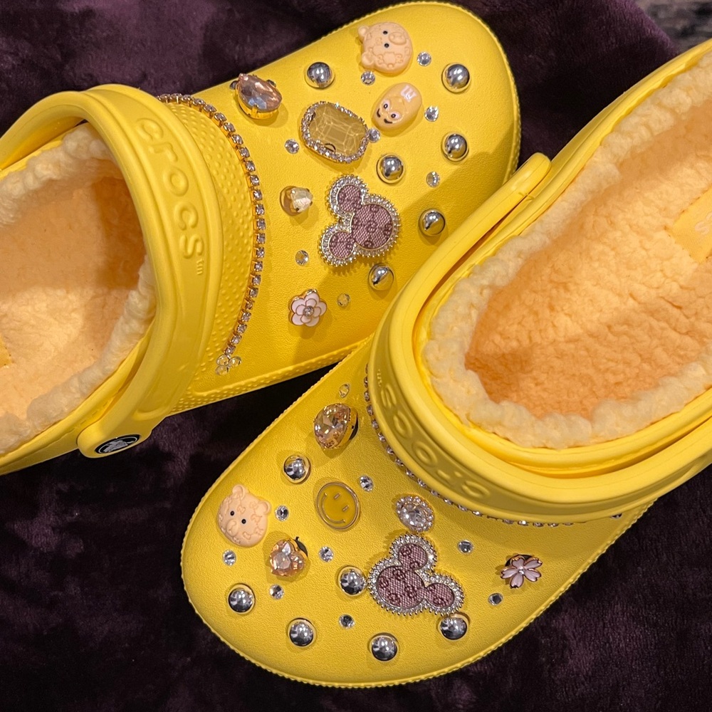 NWT!! Resale!! From me-me!! Nice pretty crocs